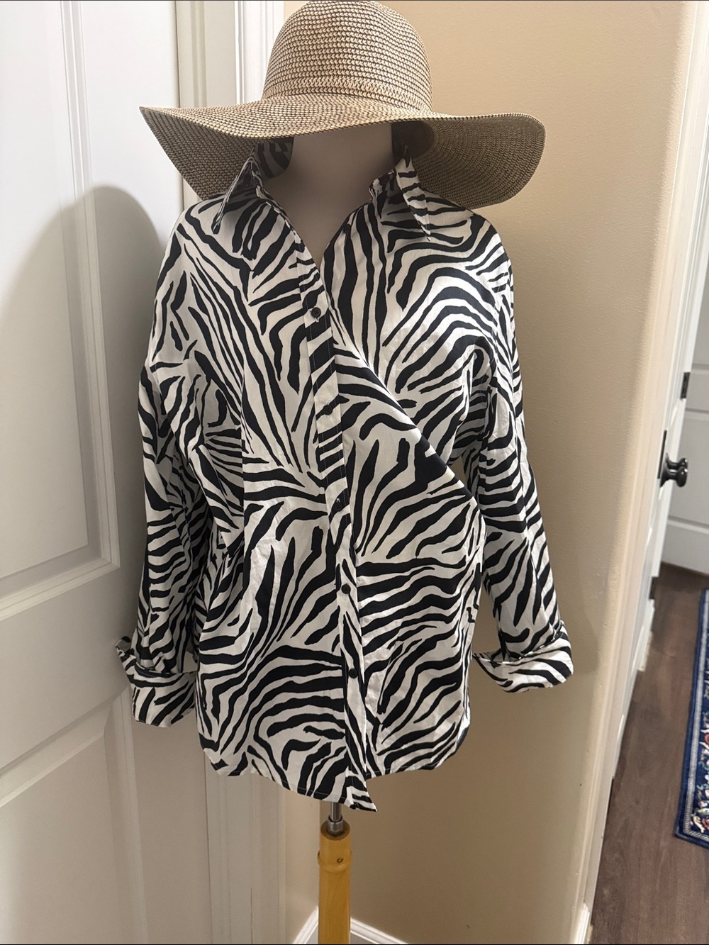 💯 cotton Chaps Black and White Zebra-Print Button Front Blouse